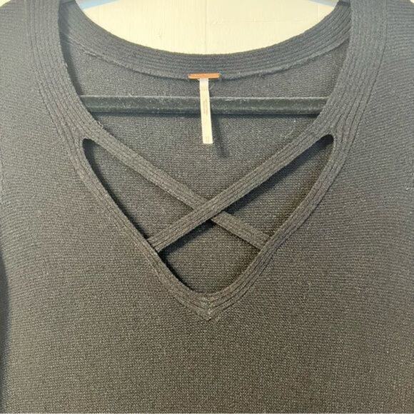 Free People The Andy Crisscross Slit Bell Sleeve Long Lined Black Sweater XS - Picture 12 of 12